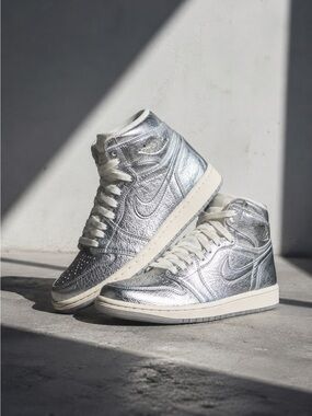 WMNS Air Jordan 1 Retro High OG – Size 6.5